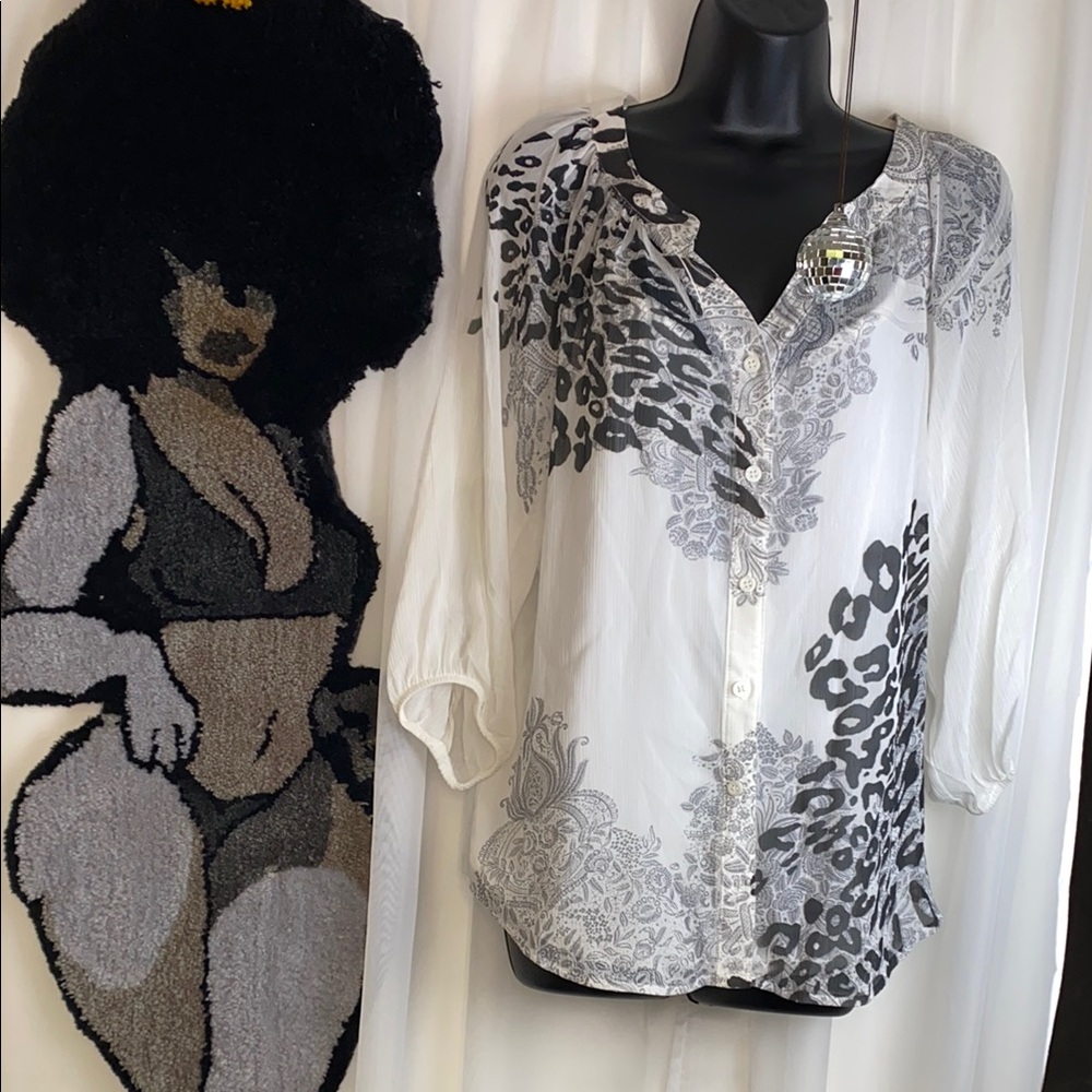 AGB White and Black Graphic 3/4 Sleeve Blouse